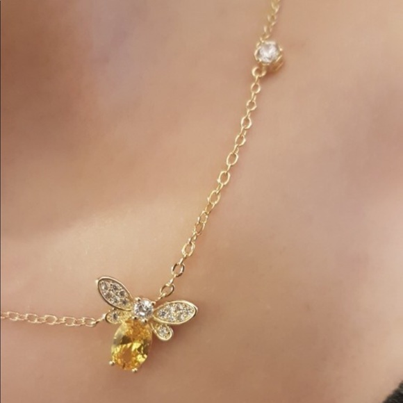 ๐ LAST 1โ๏ธGold Tone Honey Bee ๐ Crystal Necklace - Picture 7 of 8